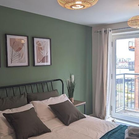 Homely 2 Bed Duplex With A River View Southampton Exterior foto