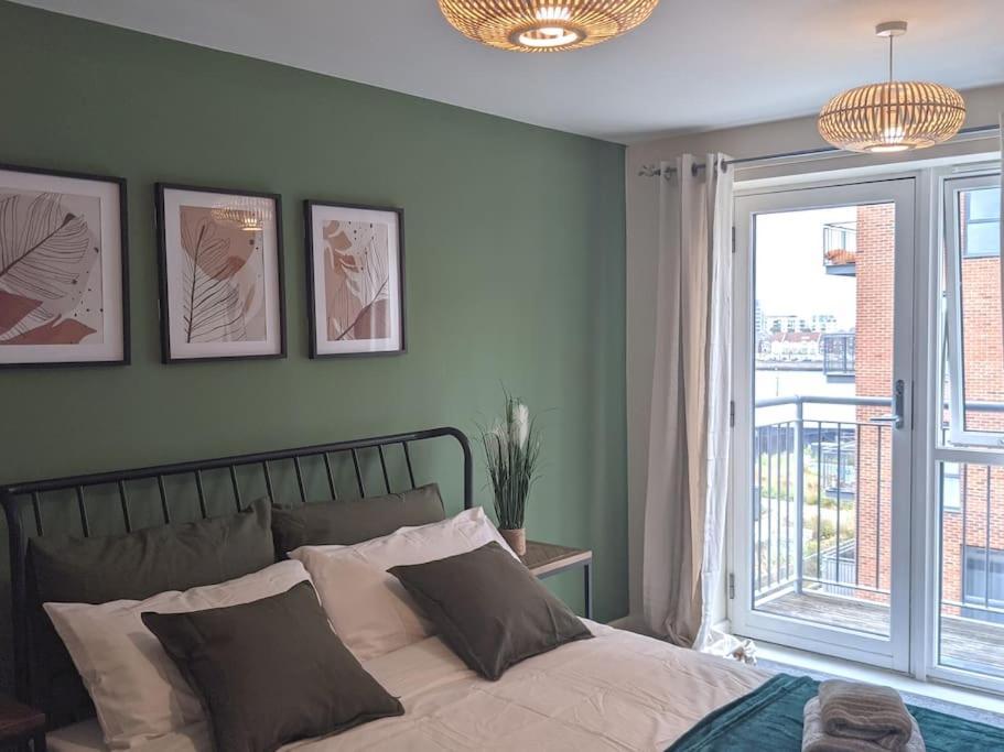 Homely 2 Bed Duplex With A River View Southampton Exterior foto